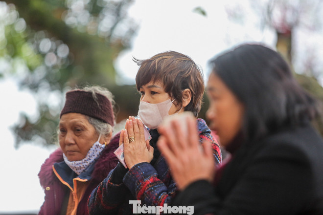 Lo ngại virus corona, đền, chùa Hà Nội vắng khách đi lễ đầu năm ảnh 12