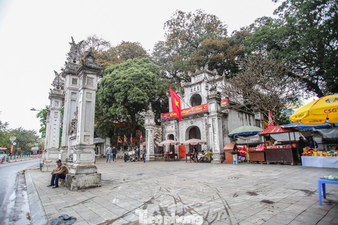 Lo ngại virus corona, đền, chùa Hà Nội vắng khách đi lễ đầu năm ảnh 6