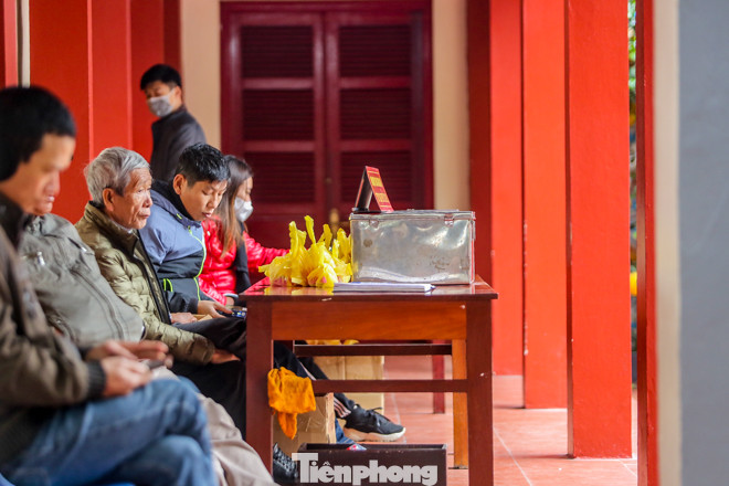 Lo ngại virus corona, đền, chùa Hà Nội vắng khách đi lễ đầu năm ảnh 15