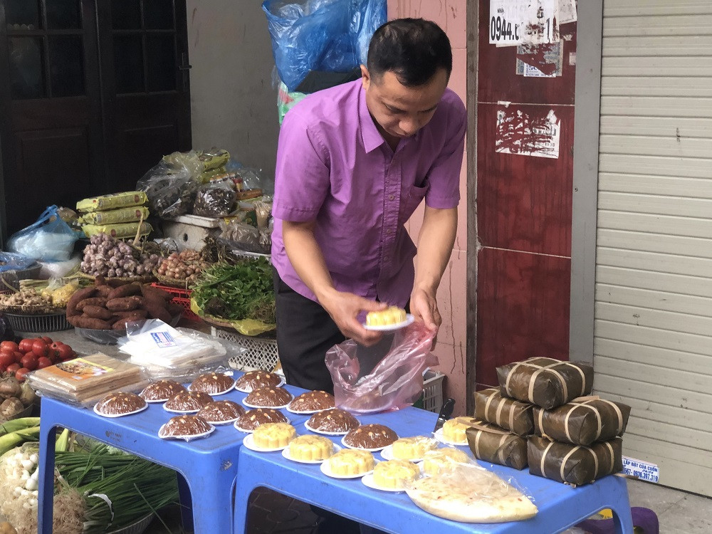 Hàng tiêu dùng ngày Rằm tháng Giêng: Thực phẩm ổn định, hoa tăng giá ảnh 8