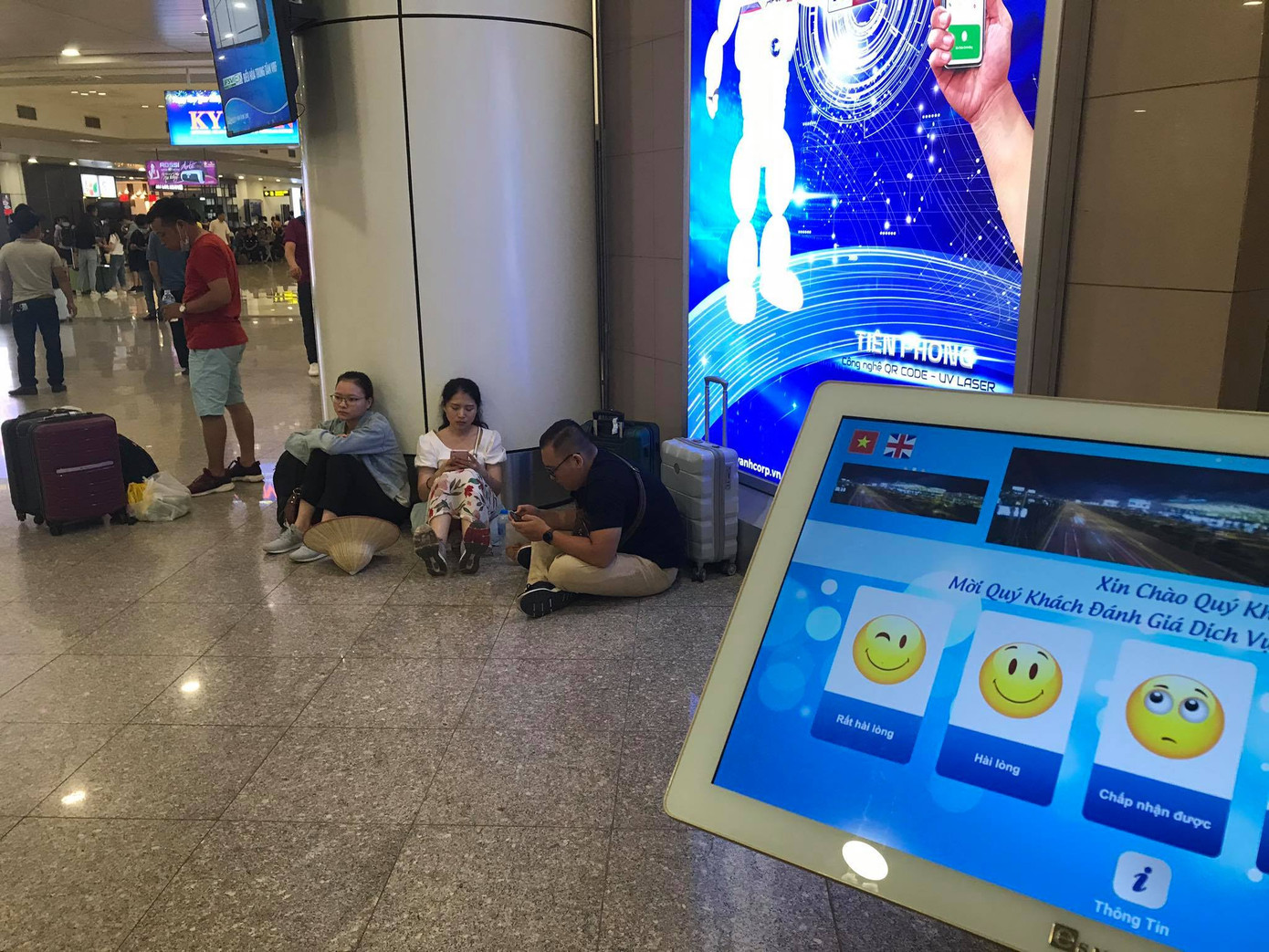 Máy bay hạ cánh trượt, Tân Sơn Nhất đóng cửa, nhiều sân bay náo loạn 'tắc' theo ảnh 2