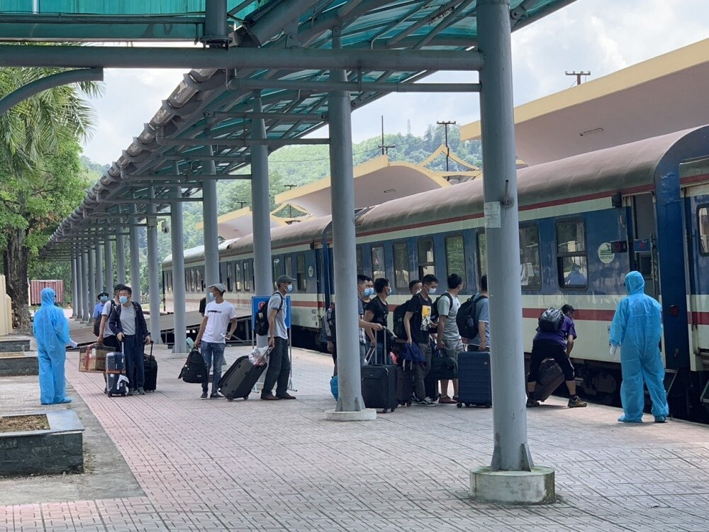 Hơn 150 chuyên gia Trung Quốc đến Quảng Ngãi bằng chuyến tàu đặc biệt ảnh 1