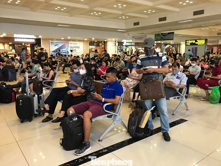 Máy bay hạ cánh trượt, Tân Sơn Nhất đóng cửa, nhiều sân bay náo loạn 'tắc' theo ảnh 7