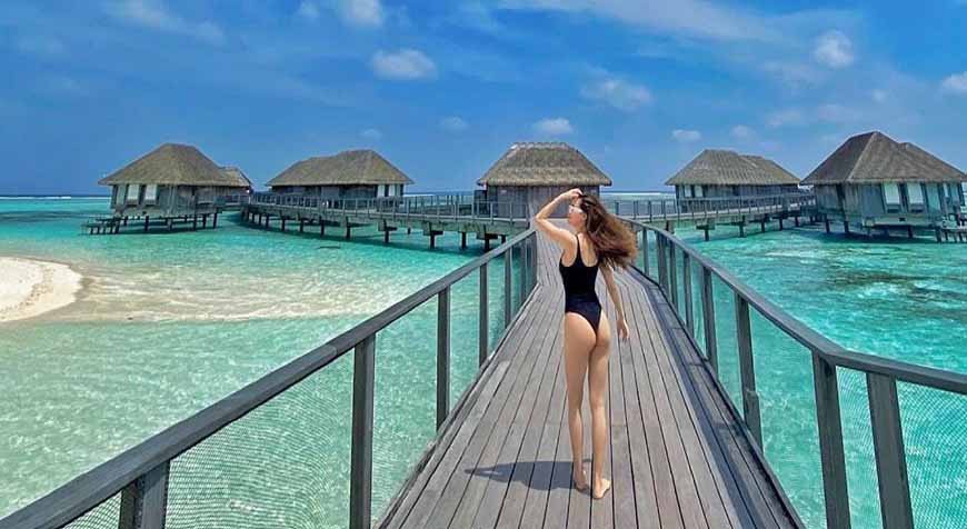 Hồ Ngọc Hà diện bikini sexy, khoe vòng ba căng mẩy tại Maldives ảnh 3