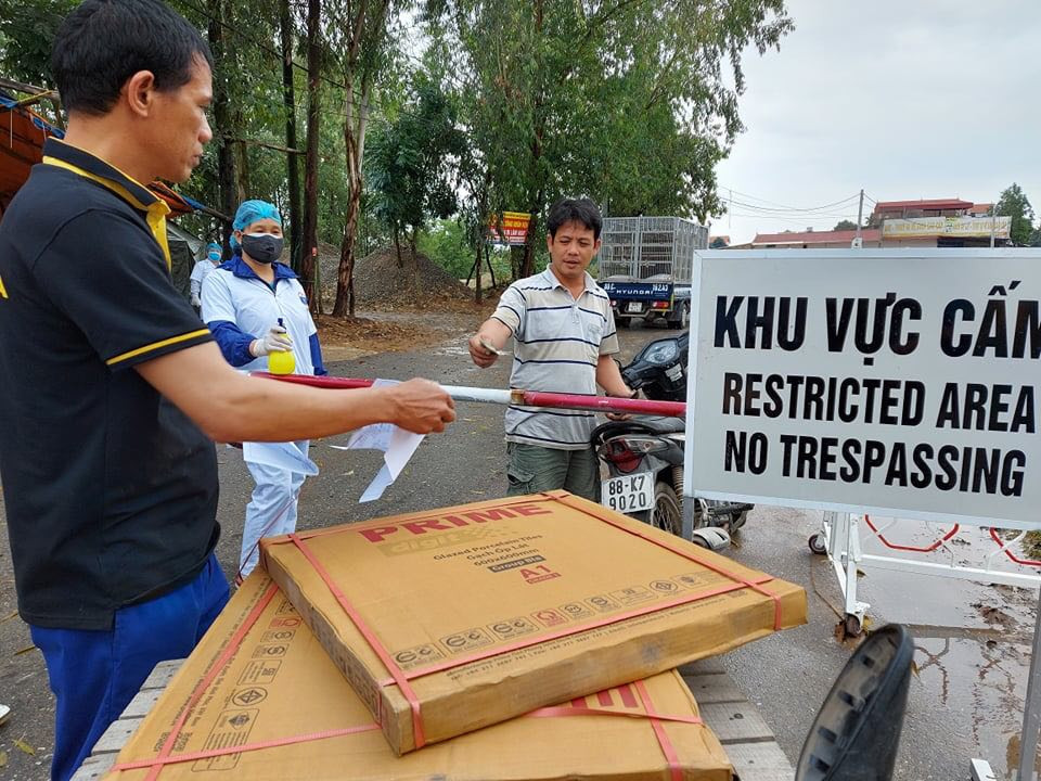 Bên trong xã Sơn Lôi trước giờ gỡ bỏ lệnh cách ly ảnh 1