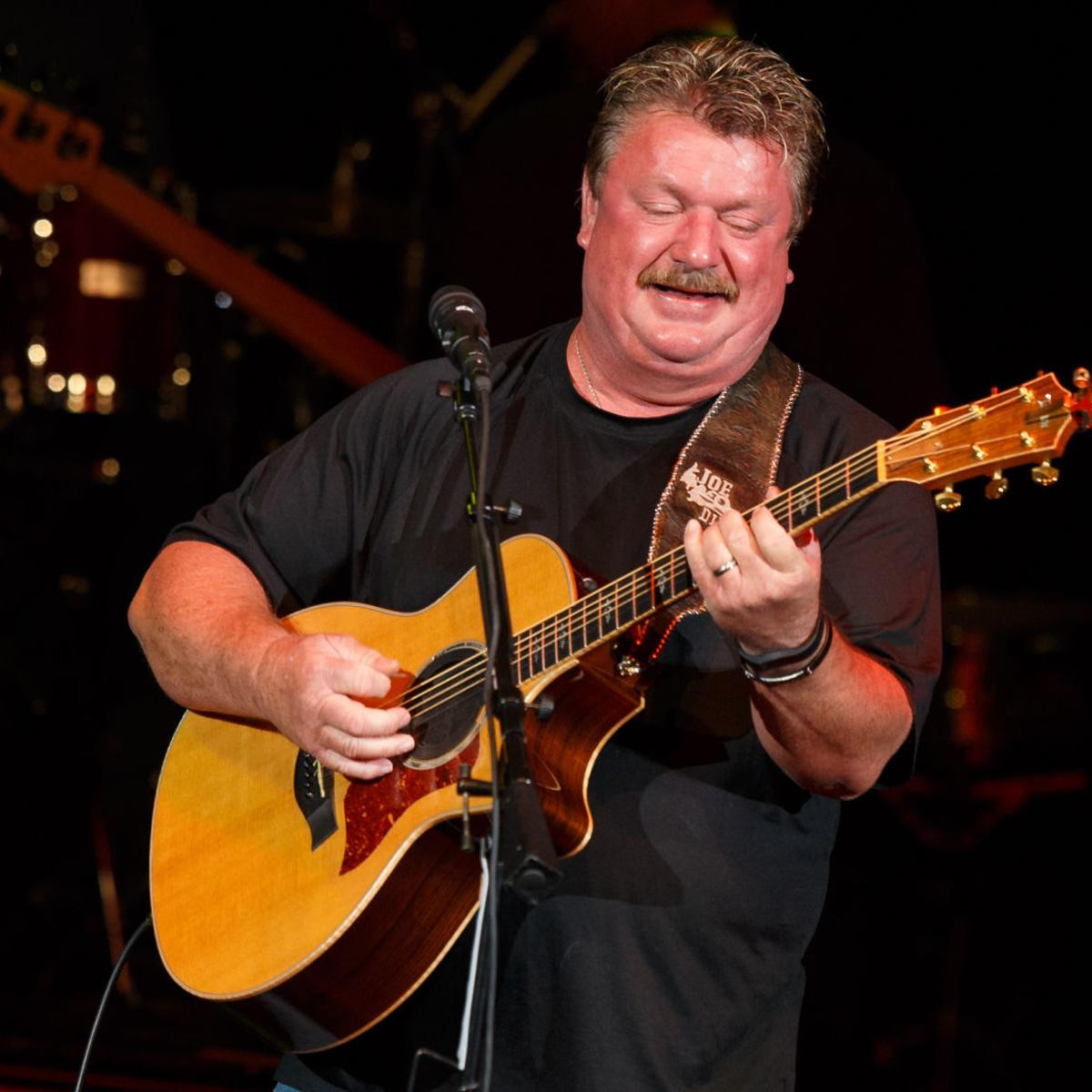 Làng giải trí thế giới liên tục nhận tin dữ vì COVID-19 ảnh 2