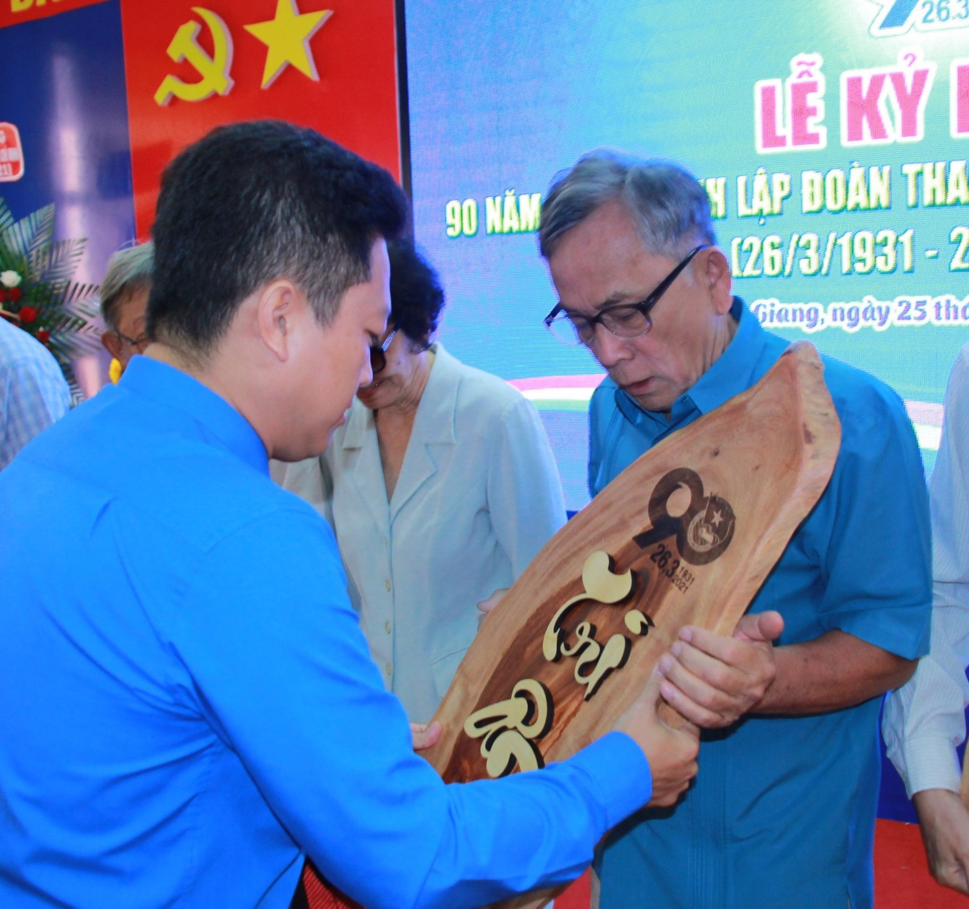 Tỉnh đoàn Nghệ An, Sóc Trăng, Hậu Giang kỷ niệm 90 năm ngày thành lập Đoàn ảnh 23