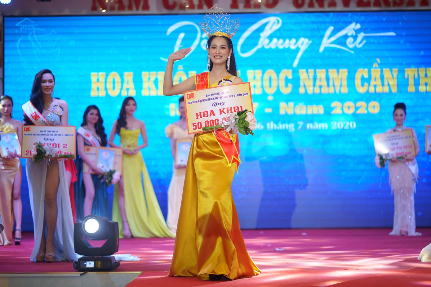 Hoa khôi ĐH Nam Cần Thơ thi Hoa hậu Việt Nam: Là sinh viên tiêu biểu, sắc vóc nóng bỏng ảnh 8