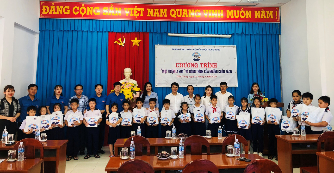 Hành trình 1 triệu ly sữa đến với thiếu nhi khó khăn Tiền Giang ảnh 2