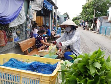 Chiến sỹ biên phòng 'gõ từng nhà' tuyên truyền người dân vùng biên phòng dịch ảnh 6