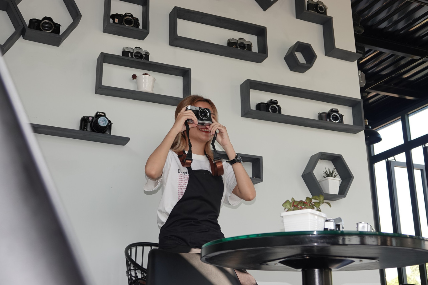 Lóa mắt với bộ sưu tập 600 máy ảnh của chàng trai ở miền Tây ảnh 4