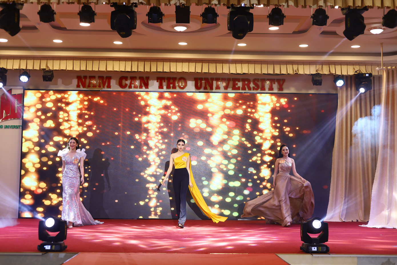 Các thí sinh khoe sắc trong bán kết Hoa khôi Đại học Nam Cần Thơ ảnh 5