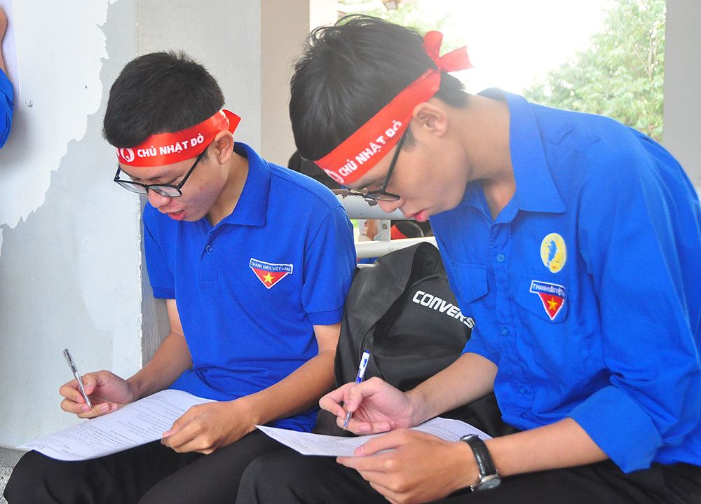 Hàng trăm bạn trẻ sôi nổi hiến máu tại trường ĐH An Giang ảnh 4