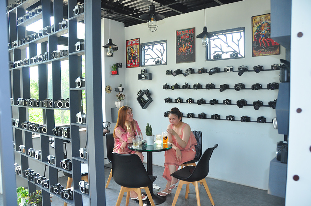 Lóa mắt với bộ sưu tập 600 máy ảnh của chàng trai ở miền Tây ảnh 6