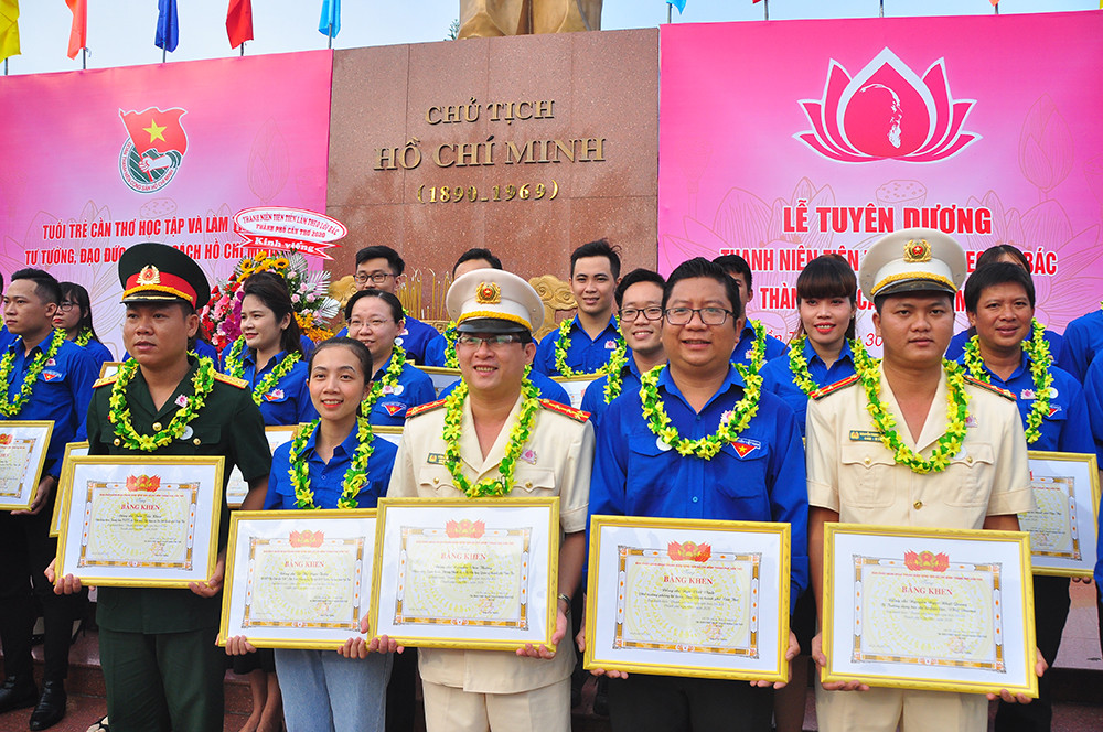 Cần Thơ tuyên dương 79 thanh niên tiên tiến làm theo lời Bác ảnh 13