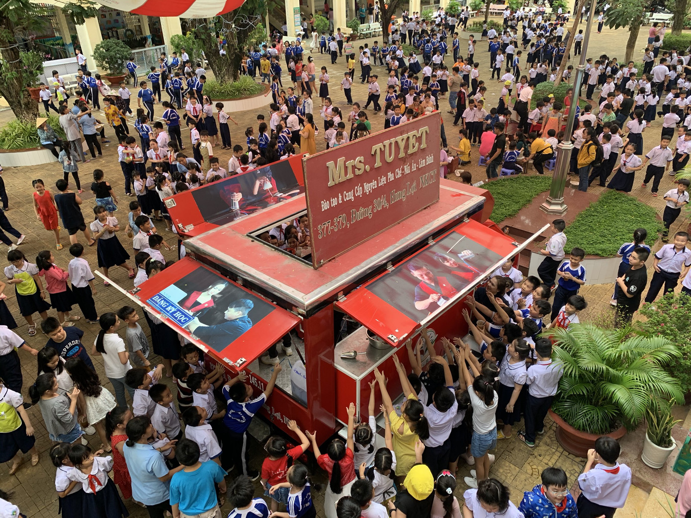 Học sinh háo hức trải nghiệm làm bánh dân gian ảnh 6