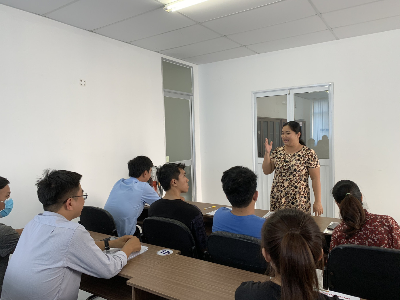 Bạn trẻ Cần Thơ biến bức tường cũ thành bích họa rực rỡ sắc màu ảnh 12