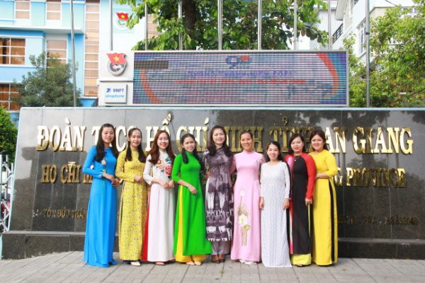 Phụ nữ Tỉnh đoàn An Giang duyên dáng với áo dài thướt tha ảnh 8