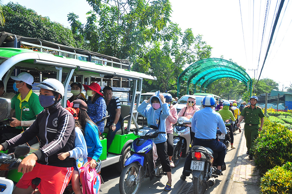 Xe kẹt cứng ở làng hoa Sa Đéc lớn nhất miền Tây ảnh 15