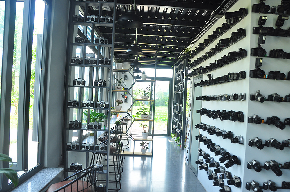 Lóa mắt với bộ sưu tập 600 máy ảnh của chàng trai ở miền Tây ảnh 2