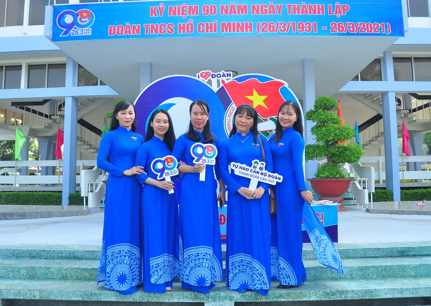 Công an tỉnh An Giang khám bệnh, hớt tóc miễn phí cho người nghèo ảnh 12