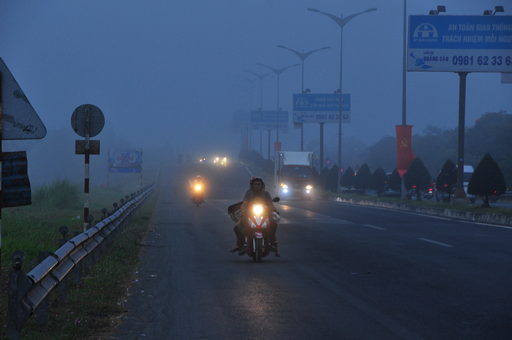 Sương mù xuất hiện dày đặc ngày đầu năm ở Cần Thơ ảnh 1