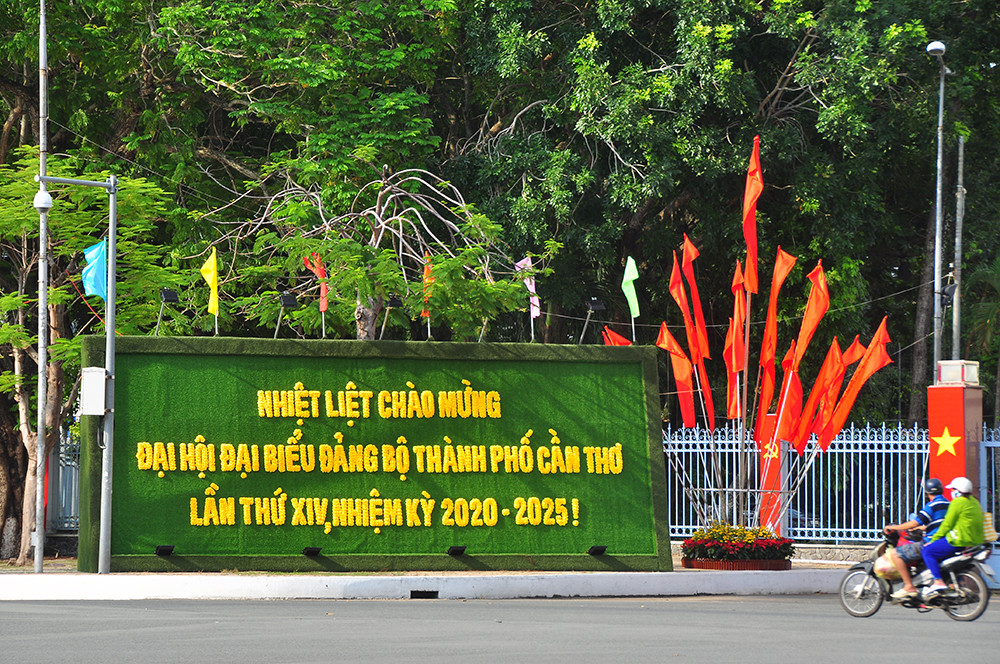Đường phố Cần Thơ rợp bóng cờ hoa chào mừng Đại hội Đảng ảnh 2