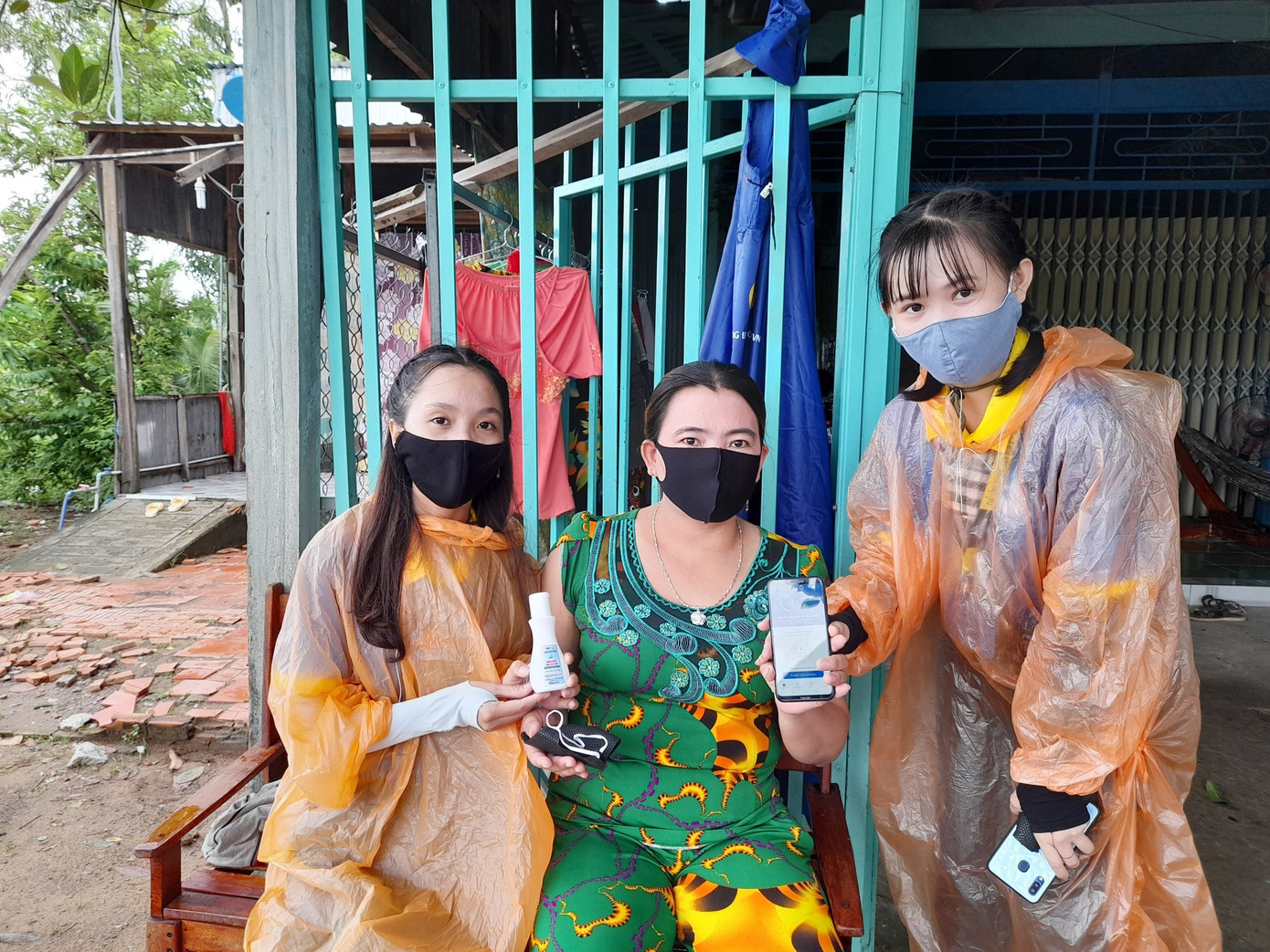 Những 'bóng hồng' tình nguyện không quản nắng mưa ảnh 3