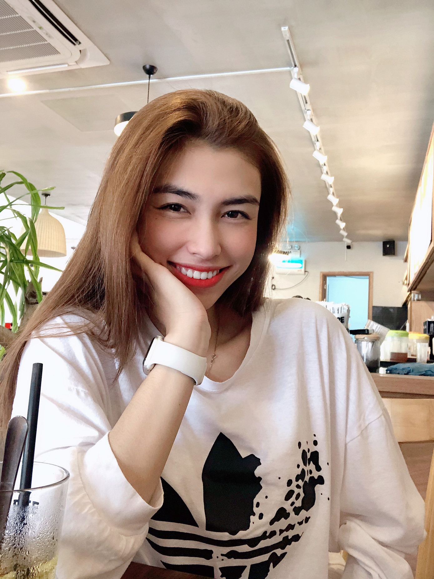 Nụ cười 'tỏa nắng' của nữ sinh viên đất Tây Đô ảnh 9