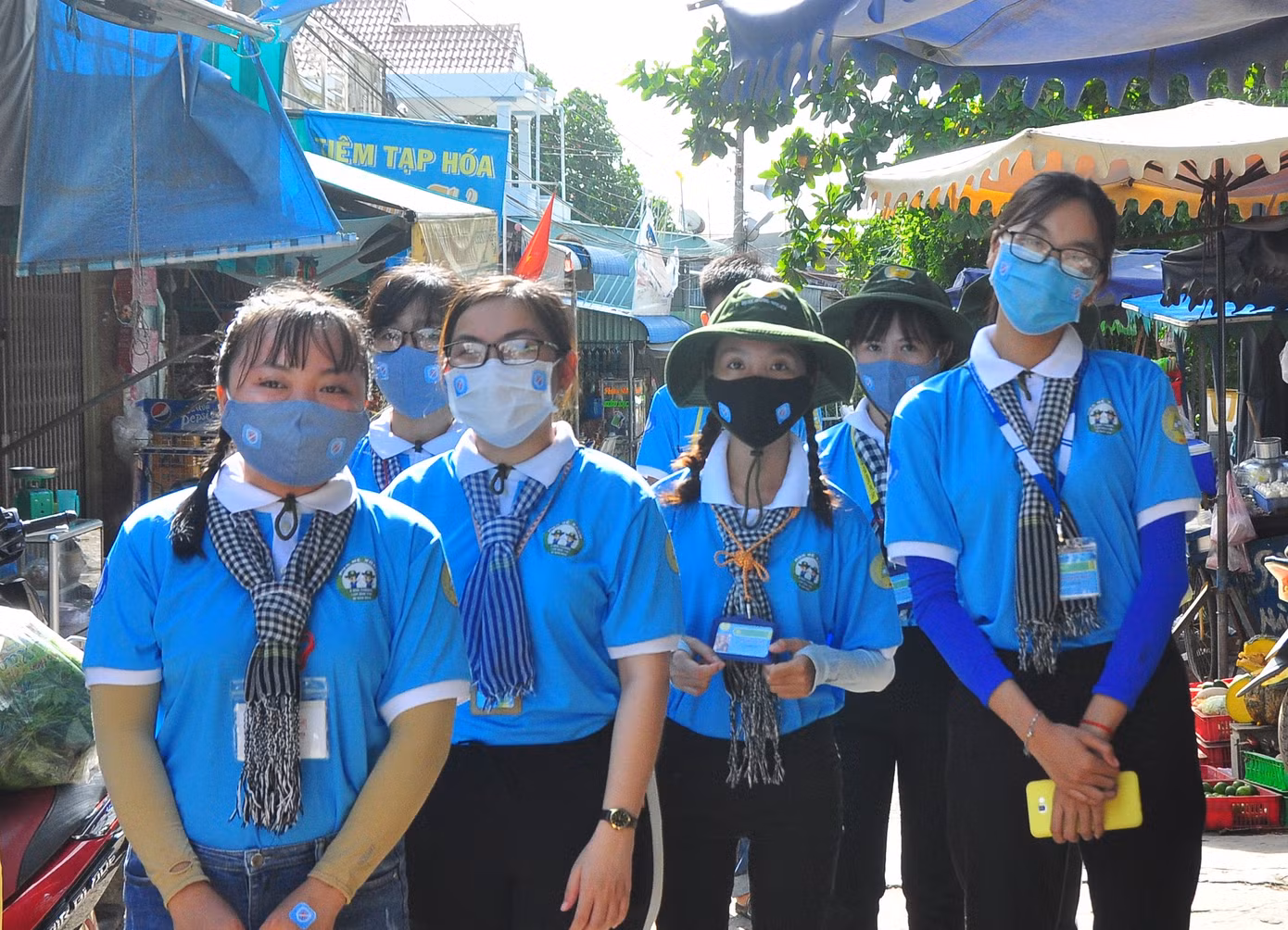 Những khoảnh khắc ấm áp của thanh niên tình nguyện ảnh 17