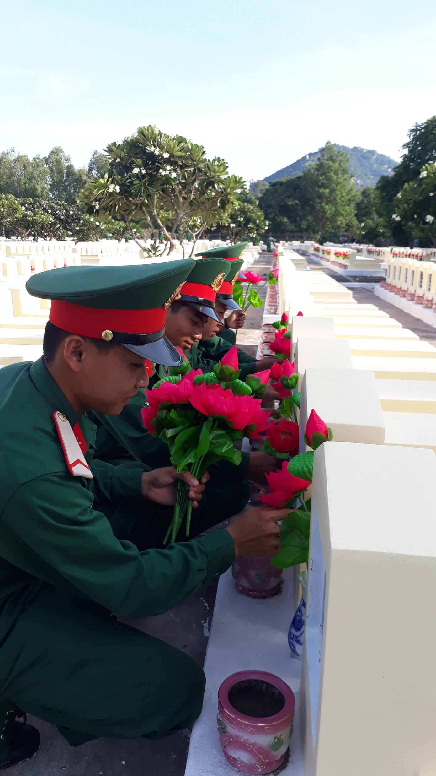 Tuổi trẻ An Giang tri ân anh hùng liệt sỹ ảnh 7