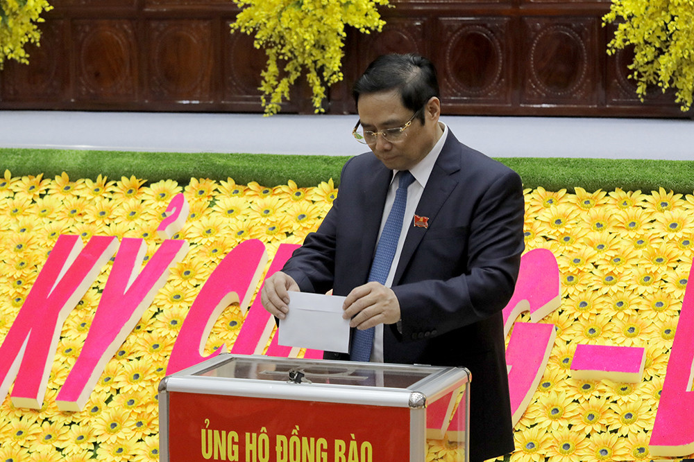 Đại biểu Đại hội Đảng bộ Đồng Tháp ủng hộ đồng bào miền Trung ảnh 1