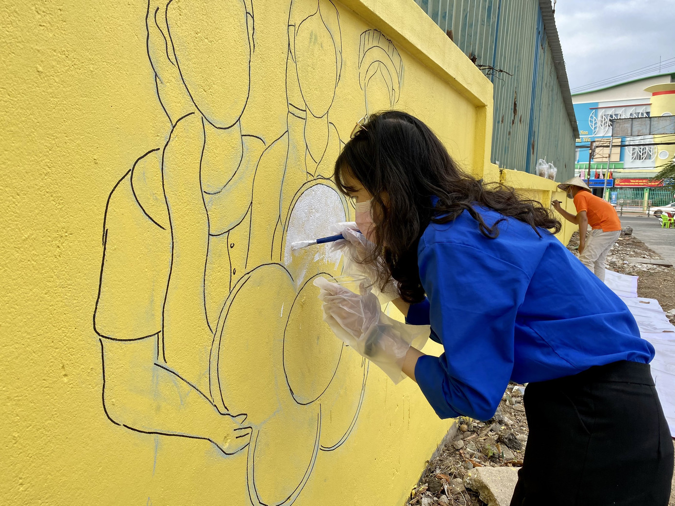 Bạn trẻ Cần Thơ biến bức tường cũ thành bích họa rực rỡ sắc màu ảnh 3