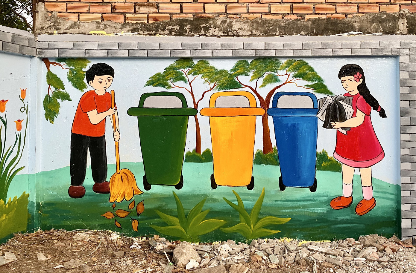 Bạn trẻ Cần Thơ biến bức tường cũ thành bích họa rực rỡ sắc màu ảnh 5