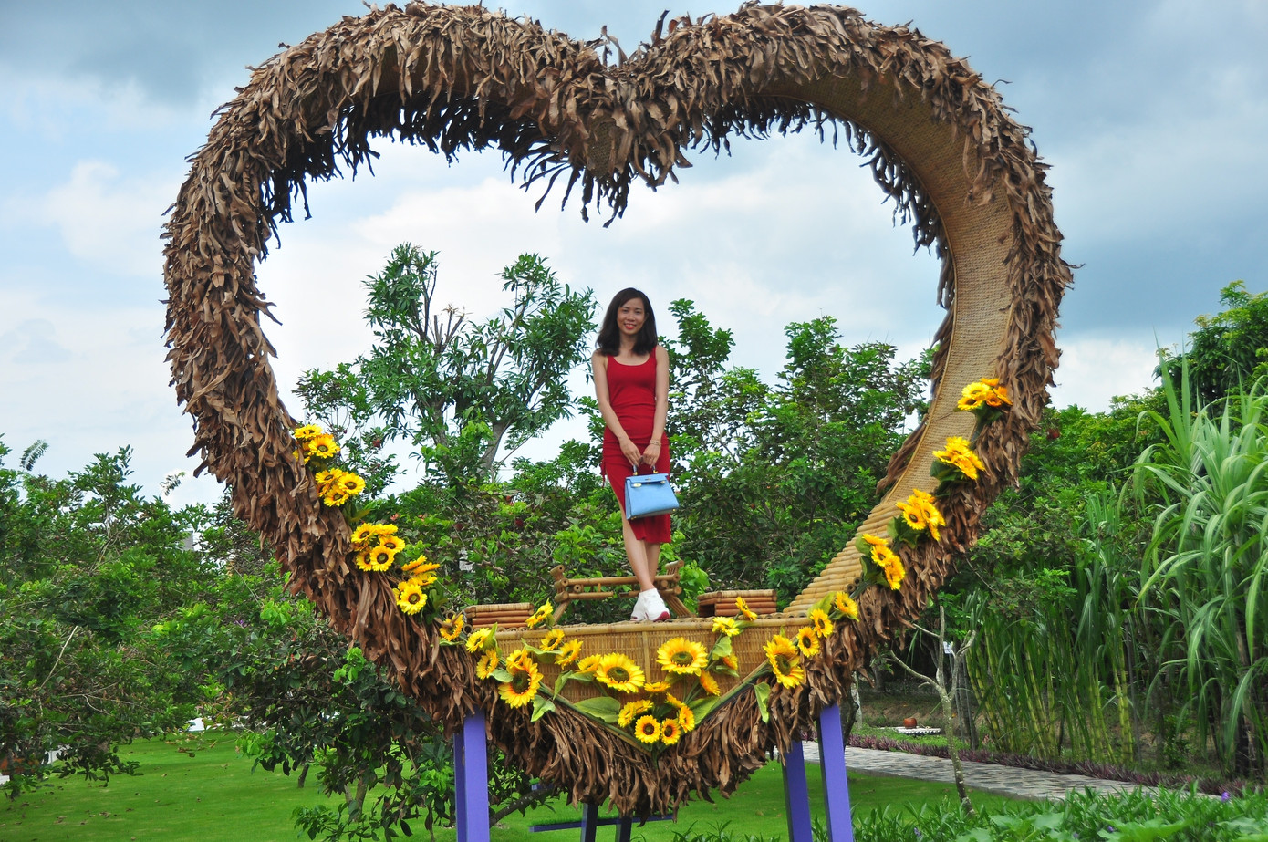 Căn nhà màu tím độc đáo ở Cần Thơ hút khách đến 'check-in' ảnh 9