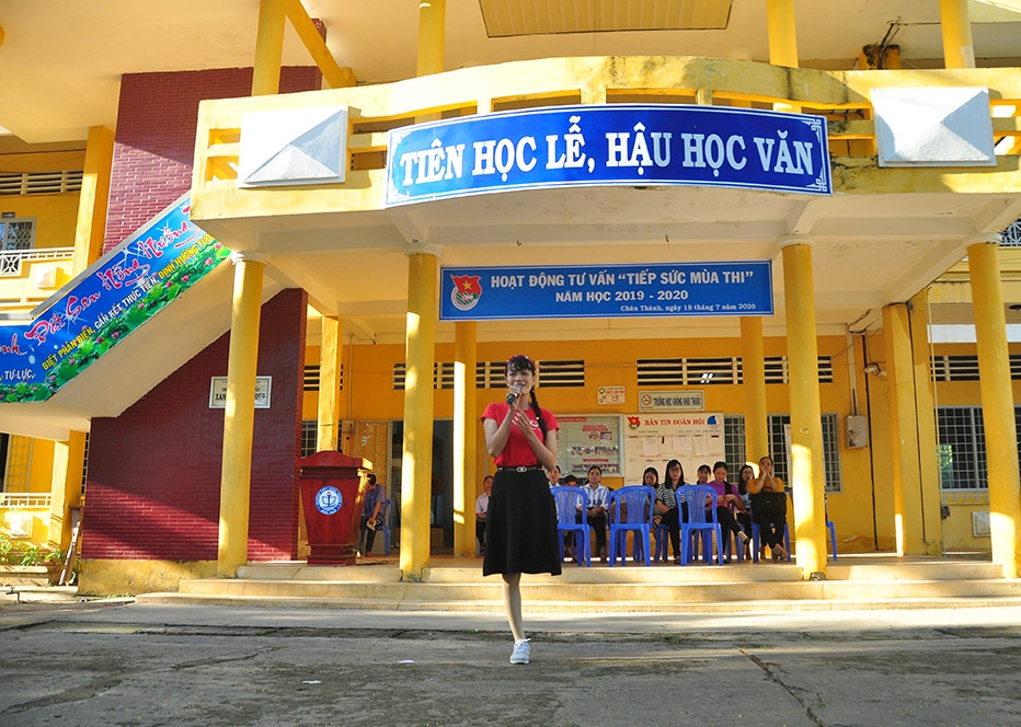 Hành trình không mệt mỏi của cô giáo 1 chân ở đất Sen Hồng ảnh 14