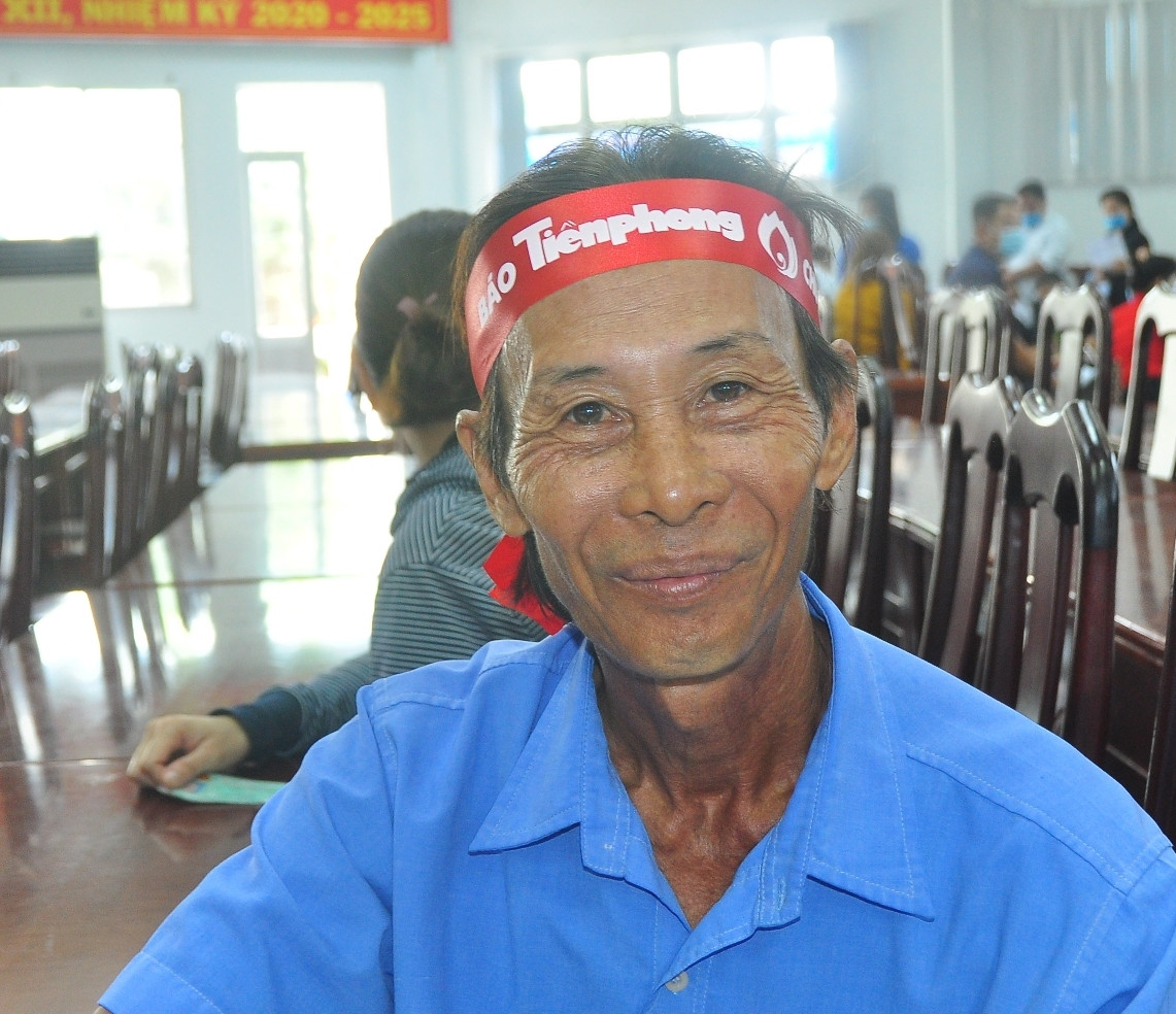 Hoa hậu Đỗ Thị Hà, Á hậu Phương Anh xinh tươi cổ động Chủ nhật Đỏ ảnh 14 Hoa hậu Đỗ Thị Hà, Á hậu Phương Anh xinh tươi cổ động Chủ nhật Đỏ ảnh 14