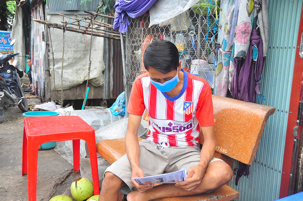 Chiến sỹ biên phòng 'gõ từng nhà' tuyên truyền người dân vùng biên phòng dịch ảnh 5