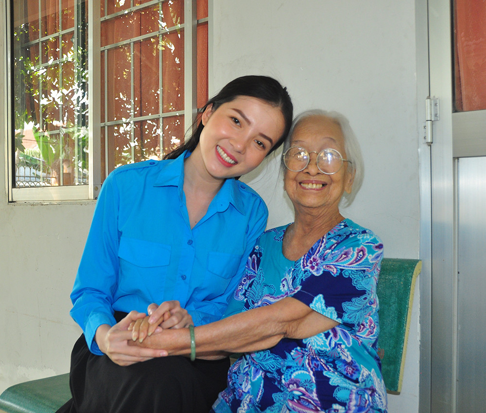 Hoa khôi Huỳnh Thúy Vi, Lê Thị Tường Vy tham gia các hoạt động đầy ý nghĩa ảnh 9