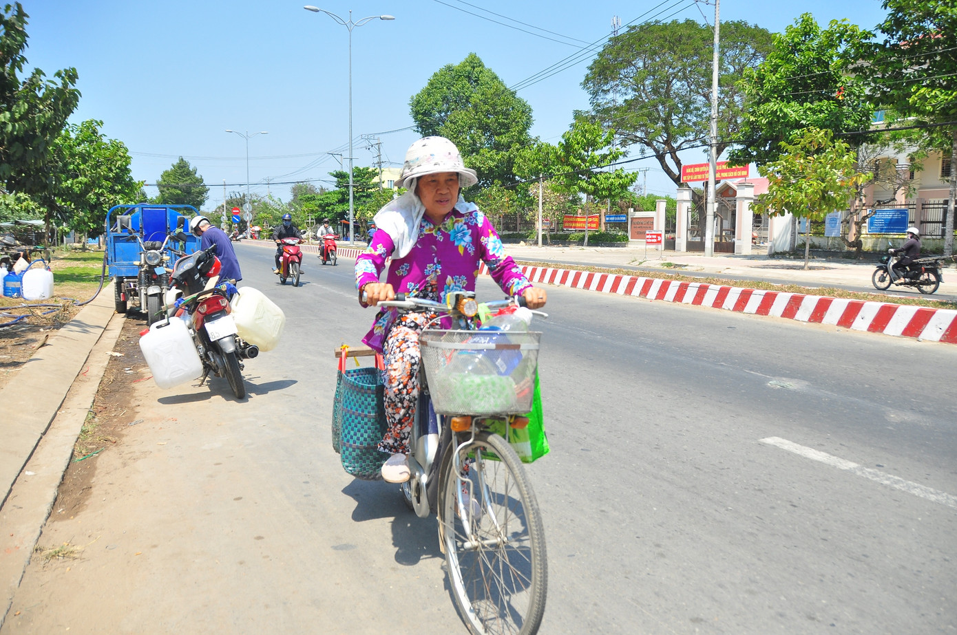 Người dân ngày đêm oằn mình với hạn mặn khốc liệt nhất lịch sử ảnh 2