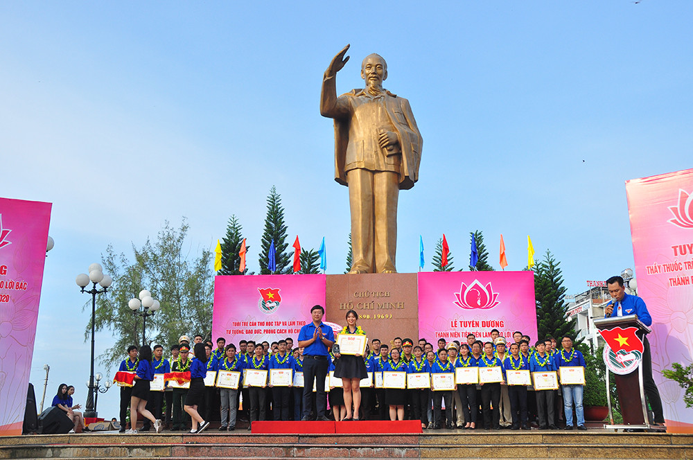Cần Thơ tuyên dương 79 thanh niên tiên tiến làm theo lời Bác ảnh 11