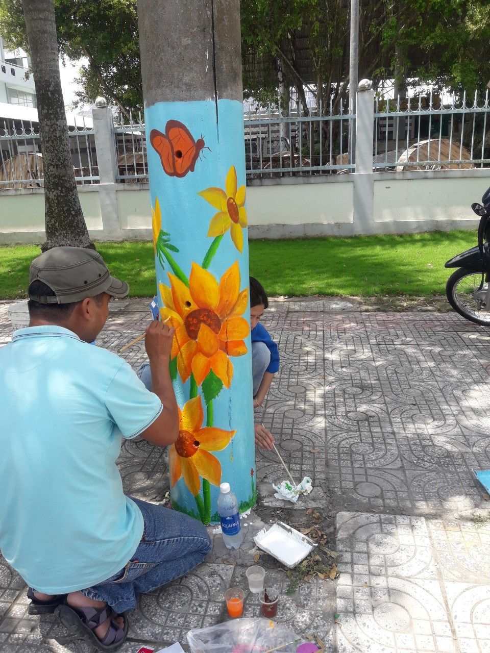 'Cột điện nở hoa' giữa lòng thành phố Vĩnh Long ảnh 3