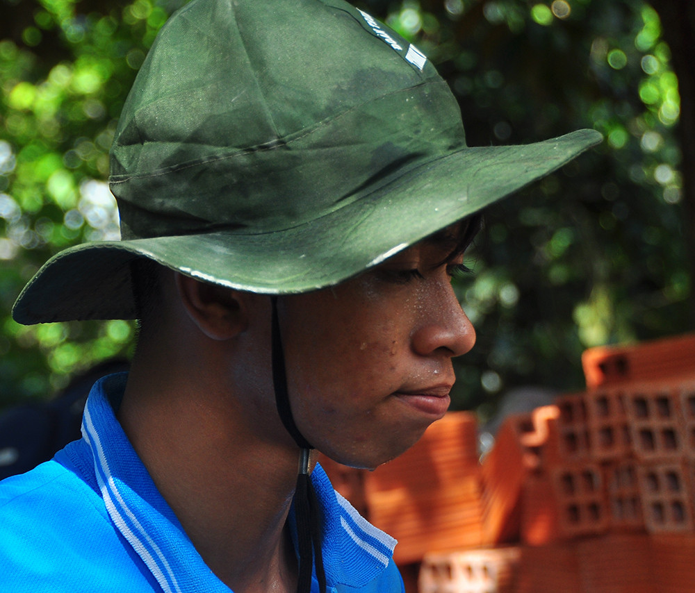 Chiến sỹ tình nguyện 'đội nắng' xây nhà giúp dân nghèo ảnh 14