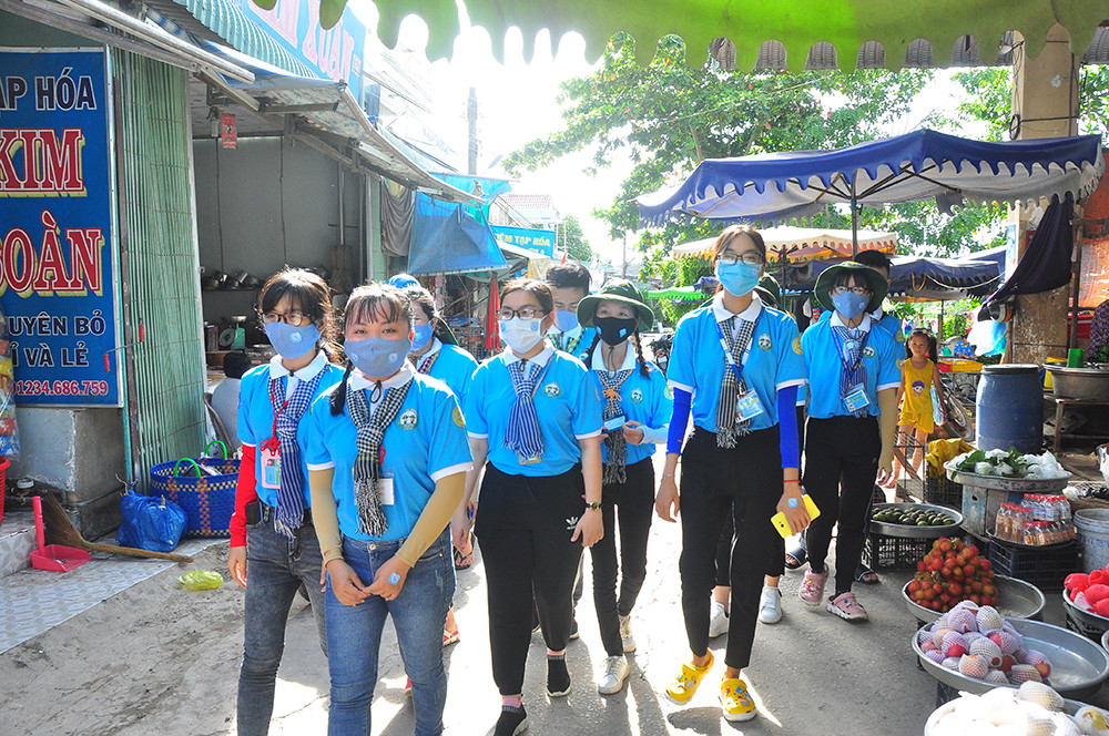 Chiến sỹ tình nguyện 'gõ từng nhà' tuyên truyền phòng dịch ở biên giới ảnh 15