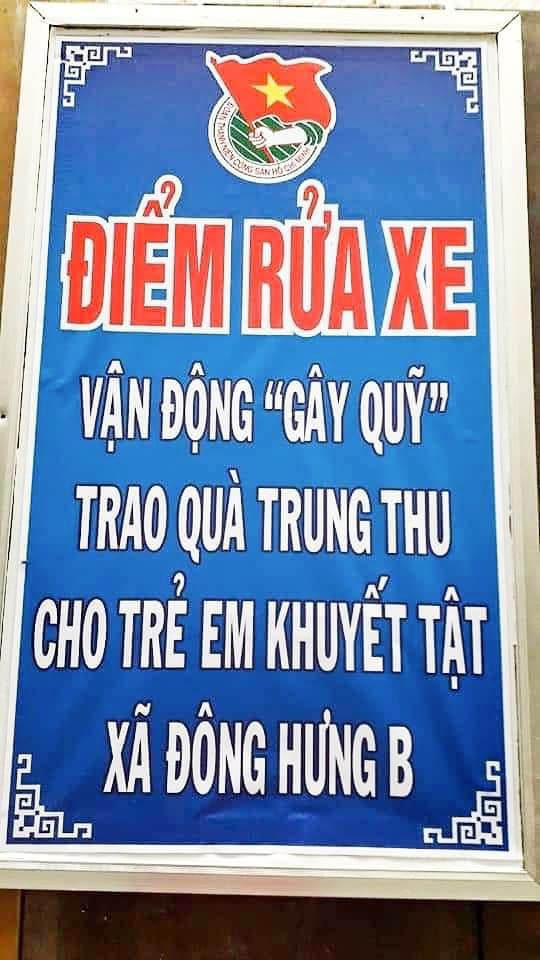 Đoàn viên rửa xe gây quỹ tặng quà cho trẻ khuyết tật vui trung thu ảnh 7