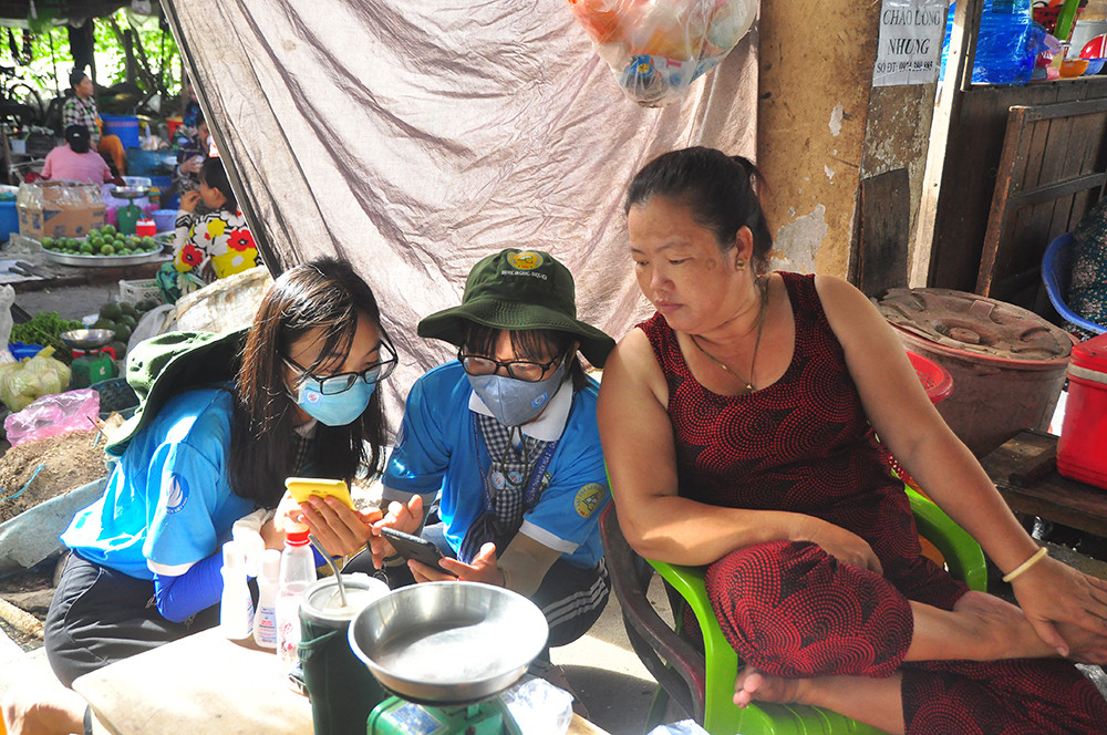 Chiến sỹ tình nguyện 'gõ từng nhà' tuyên truyền phòng dịch ở biên giới ảnh 9