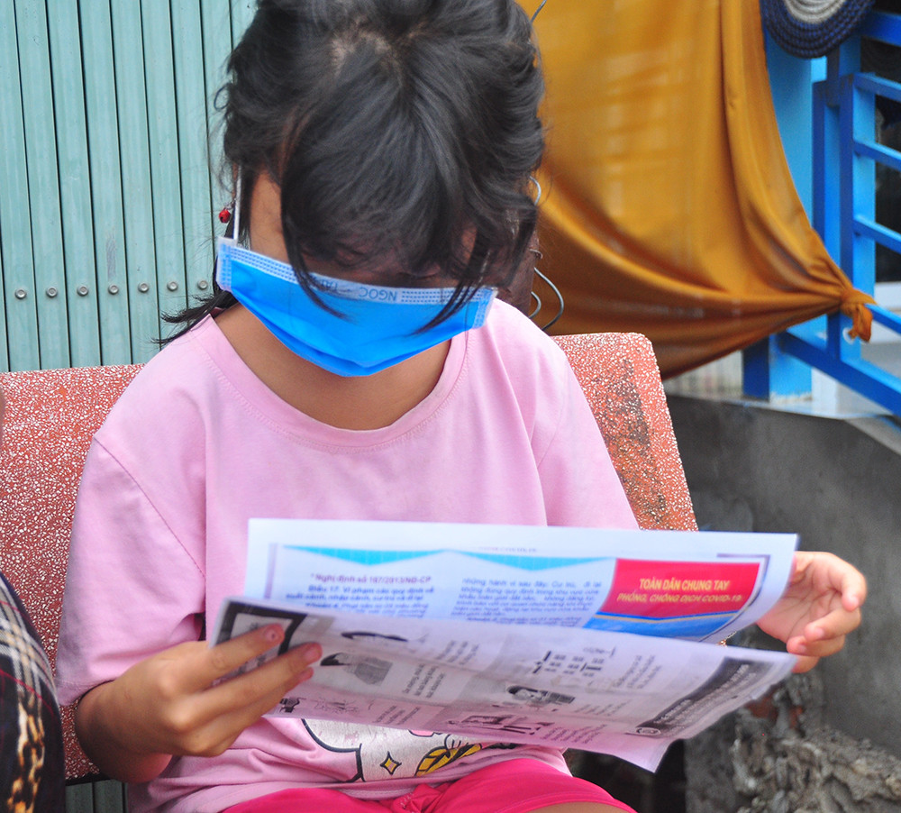 Chiến sỹ biên phòng 'gõ từng nhà' tuyên truyền người dân vùng biên phòng dịch ảnh 8