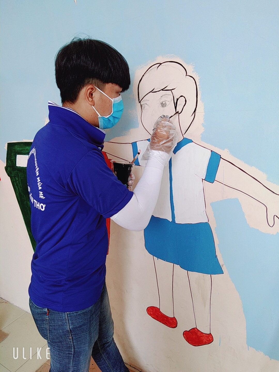 Biến tường cũ kỹ thành bức tranh sinh động đầy màu sắc ảnh 10