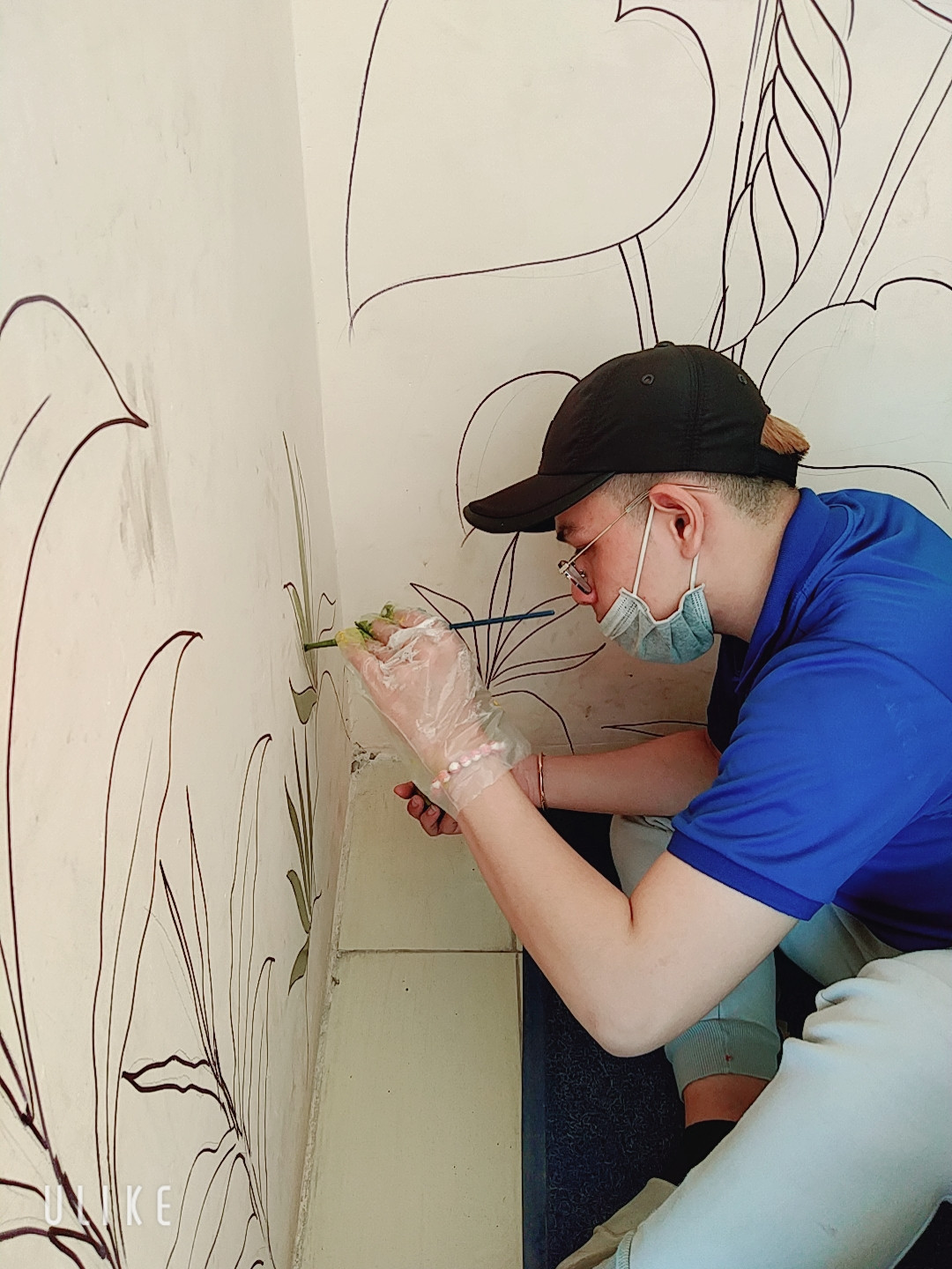 Biến tường cũ kỹ thành bức tranh sinh động đầy màu sắc ảnh 6