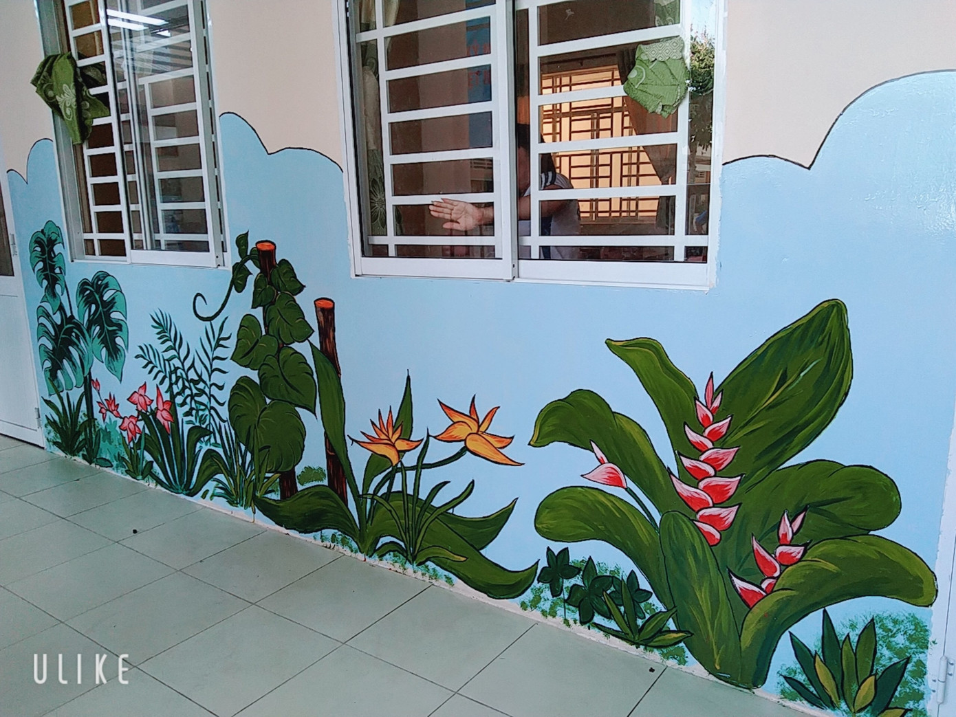 Biến tường cũ kỹ thành bức tranh sinh động đầy màu sắc ảnh 8